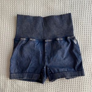 ‼️MOVING‼️Must go🚨 Free People Movement high wasted spandex shorts